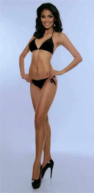 Lourenz showing off her curves. Stunningly beautiful!