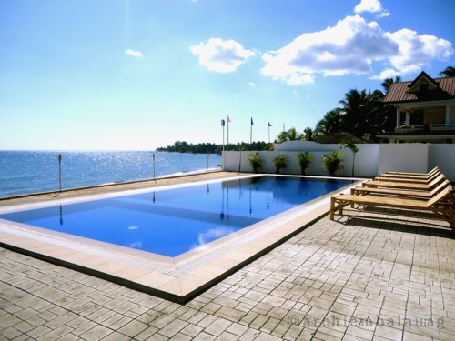 The resort's infinity pool - bluer that blue! haha