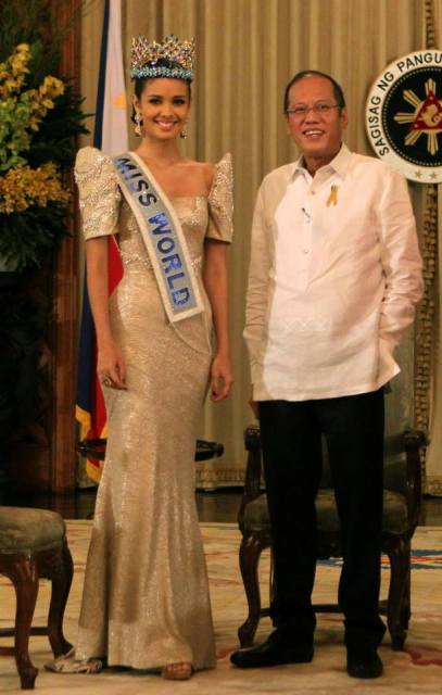 Looking glorious in her terno with the President!